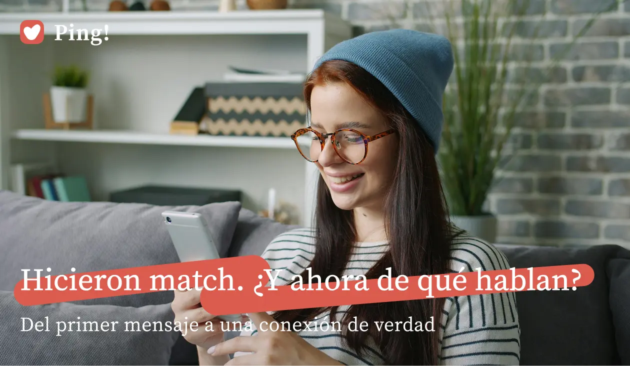 Una mujer sonríe al mirar su teléfono tras hacer match, con el título Hicieron match. ¿Y ahora de qué hablan?
